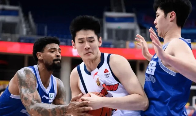 bob半岛体育官方网站-王洪泽生涯新高！8投7中狂砍22+8+4+2，攻防一体统治内线